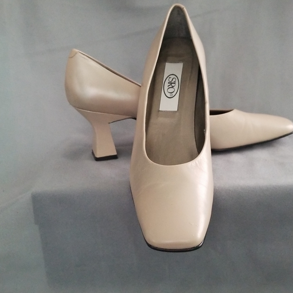 SRO PEARL BEIGE SIZE 9 SHOES
